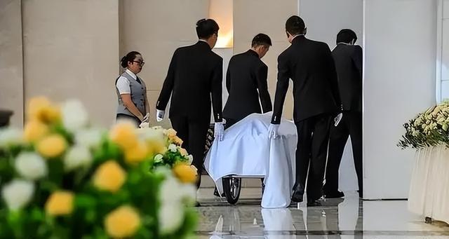 死刑是法律对罪大恶极者最严厉的惩戒。可你是否想过，当行刑的指令下达，子弹射出或药