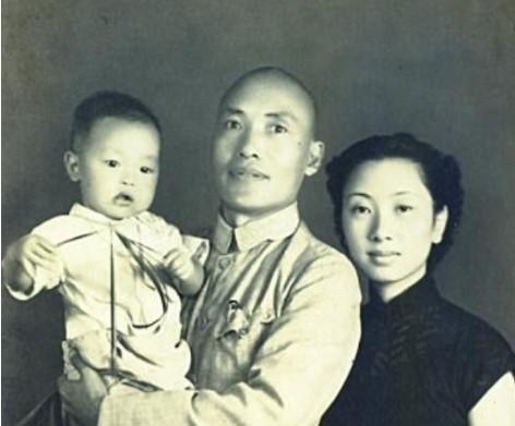 1936年，一名国民党中将跟随红军走完长征，谁知等到了延安，毛主席却对他挥了挥手