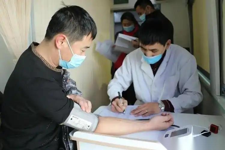 体检报告上出现“颈动脉斑块”这几个字，很多人都会紧张。斑块听起来像堵住血管的东西