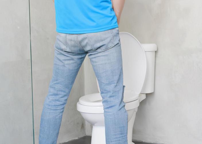 肝硬化病人注意：排尿有这3症状，说明病情已加重，要重视起来！肝硬化发展到一定