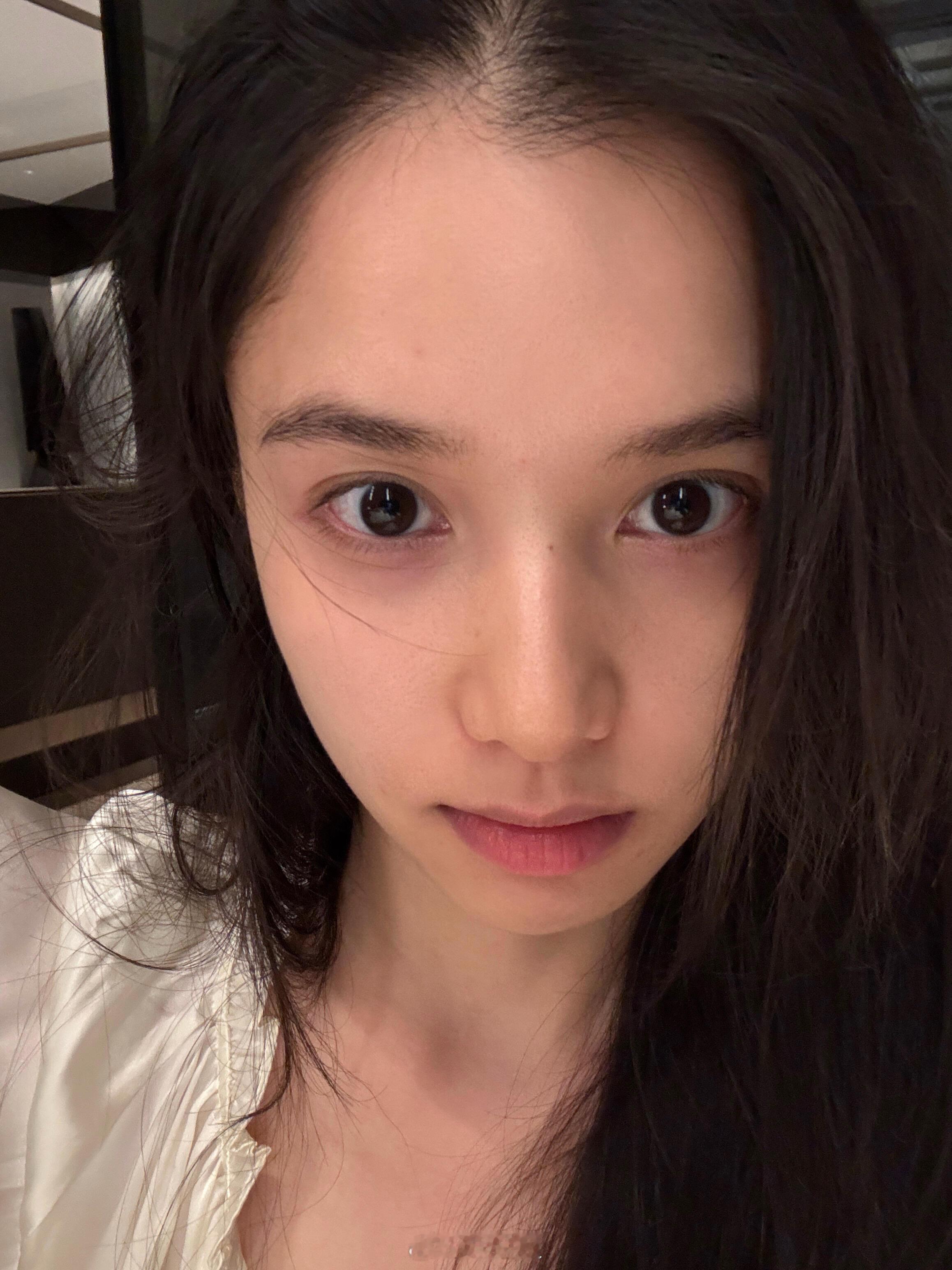 张婧仪睡衣素颜自拍张婧仪睡衣素颜此女的素颜真的无敌了[爱心][爱心]​​​