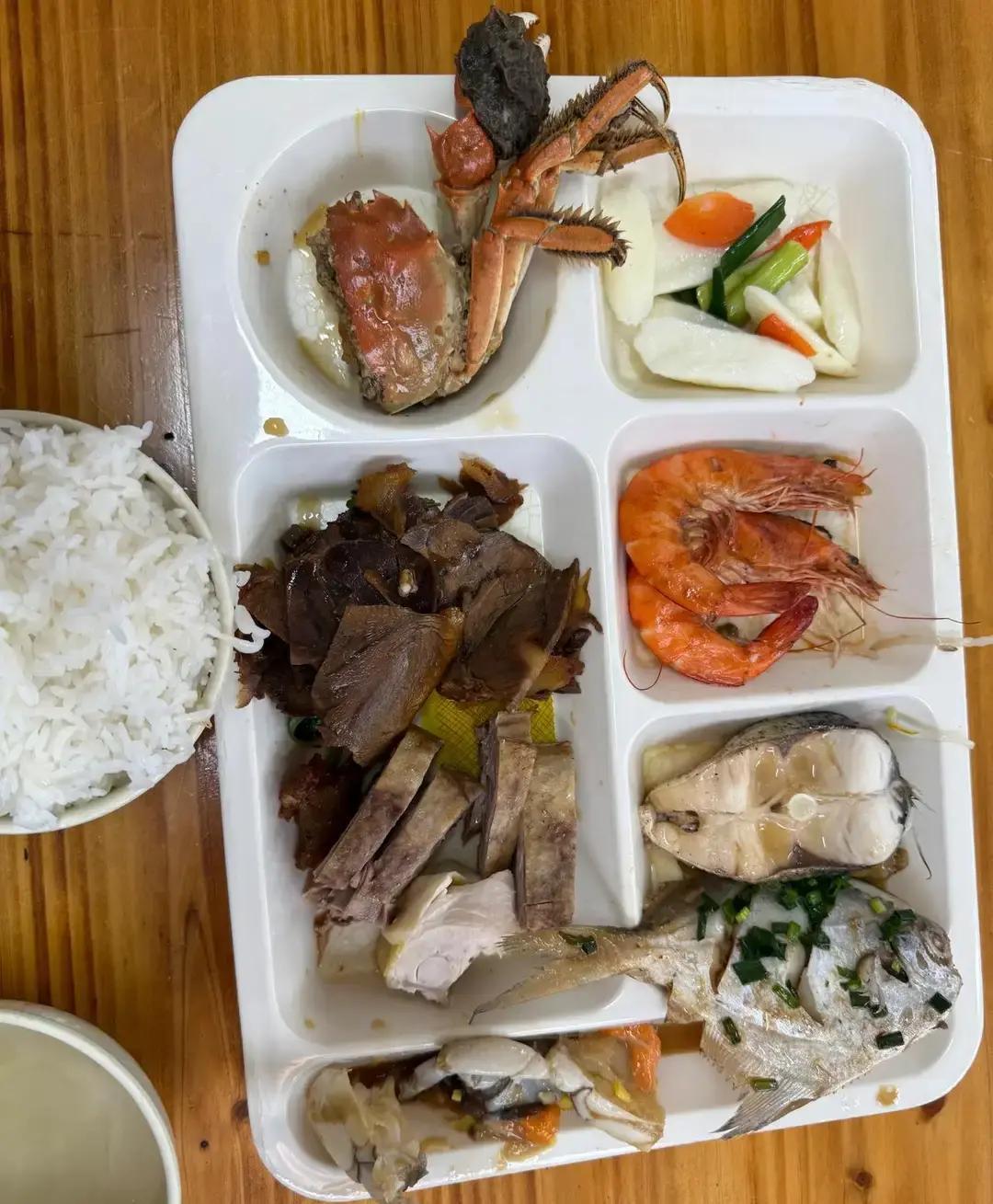 万万没想到为什么美国不追求完整的工业体系？原因很简单。因为完整的工业体系要从低