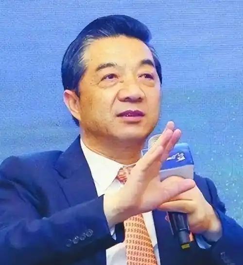 真被张召忠曾经的话说中了？掏空国库建造的2艘航母，如今彻底沦为废铁。要问张召