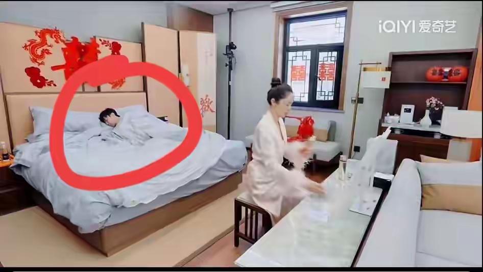 新婚之夜都被直播！如果是我，早就发飙了！董璇和张维伊的新婚之夜，节目组的