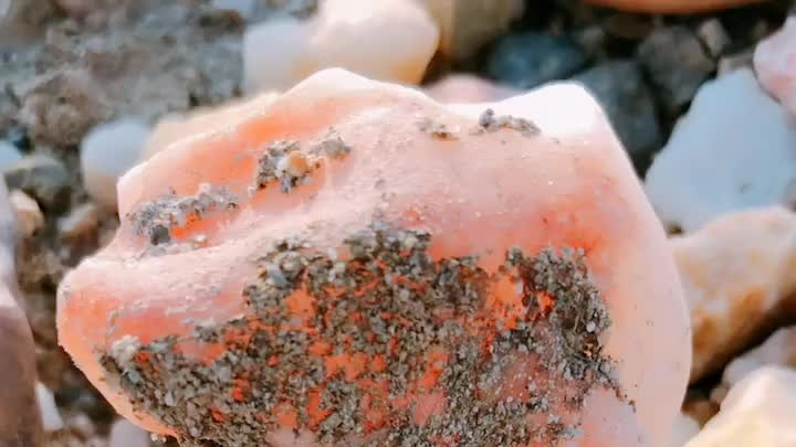 粉粉的，嫩嫩的，这石头咋样，老铁，你怎么看