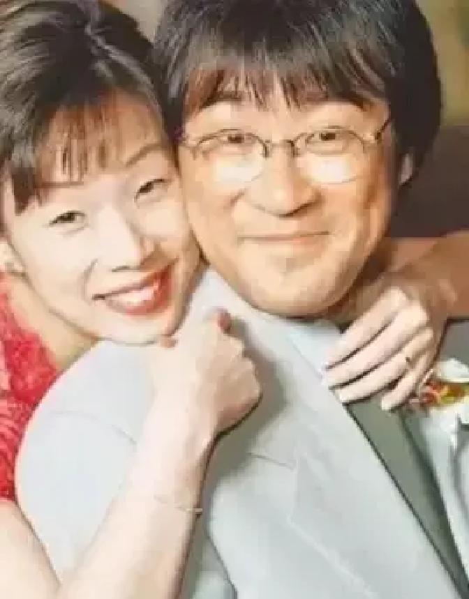 1994年，李宗盛婚内出轨，爱上了妻子的闺蜜林忆莲，为寻求刺激两人同居了，不想林忆莲很快怀孕，李宗盛