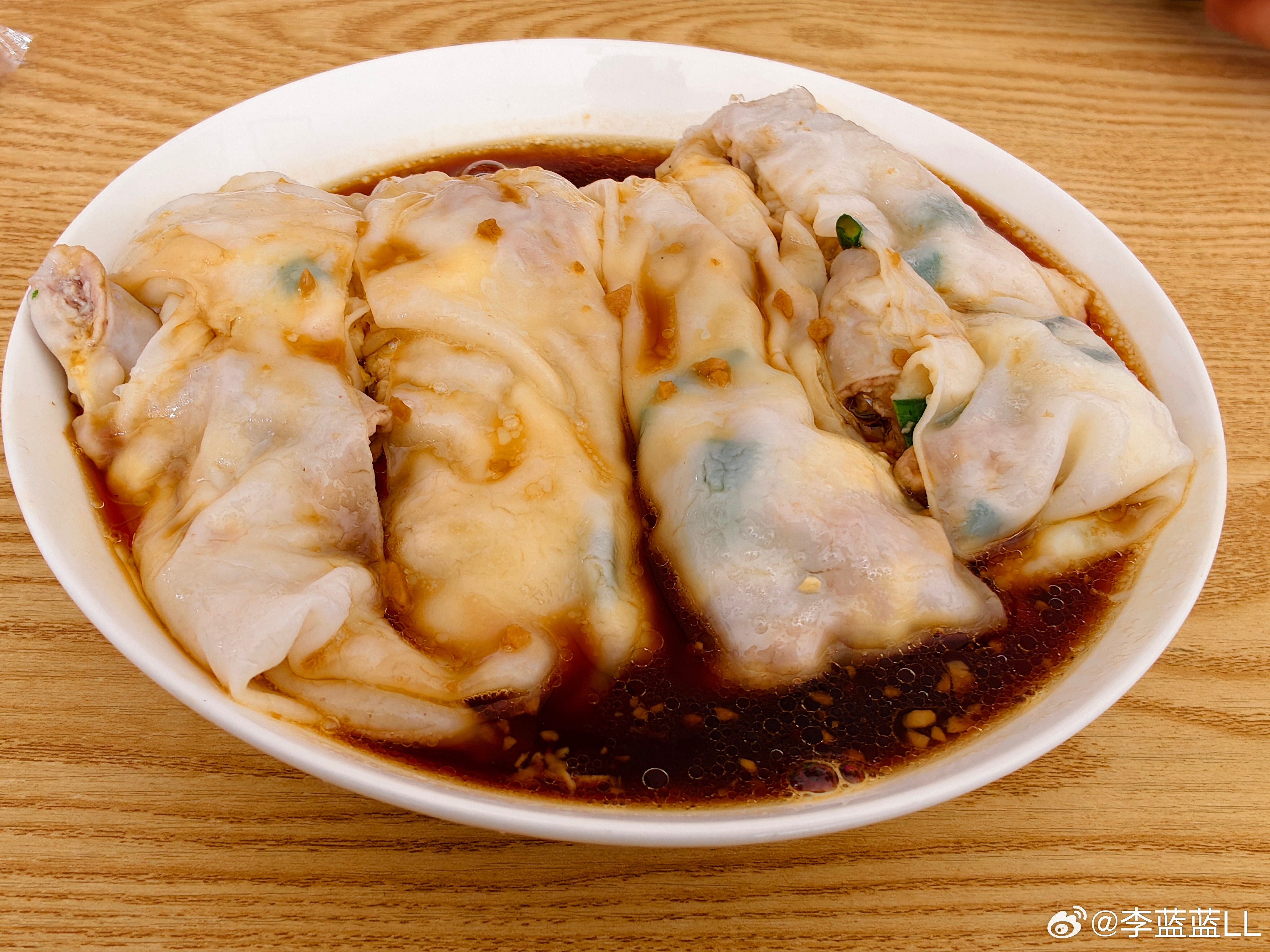 你们觉不觉得广东肠粉还是得吃小店？连锁的好难吃。