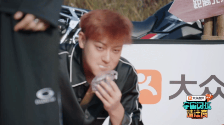 王鹤棣问黄子韬结了婚真的会幸福肥吗看得出黄子韬婚后爱老婆同时也很爱老己了，幸福