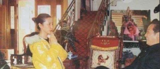 2005年那会儿，向华强把气功大师王林引荐给了赌王何鸿燊。结果王林刚表演完，何