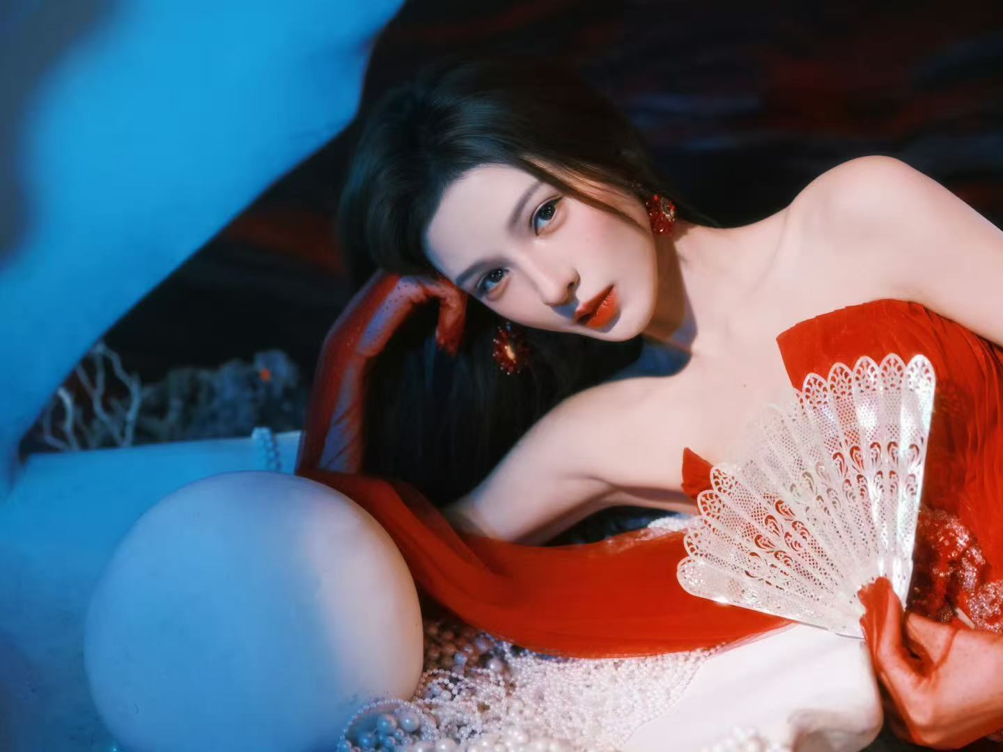 张予曦珊瑚新娘红裙造型​​​谁能不被这个张予曦美到！！！太好看了！​​​