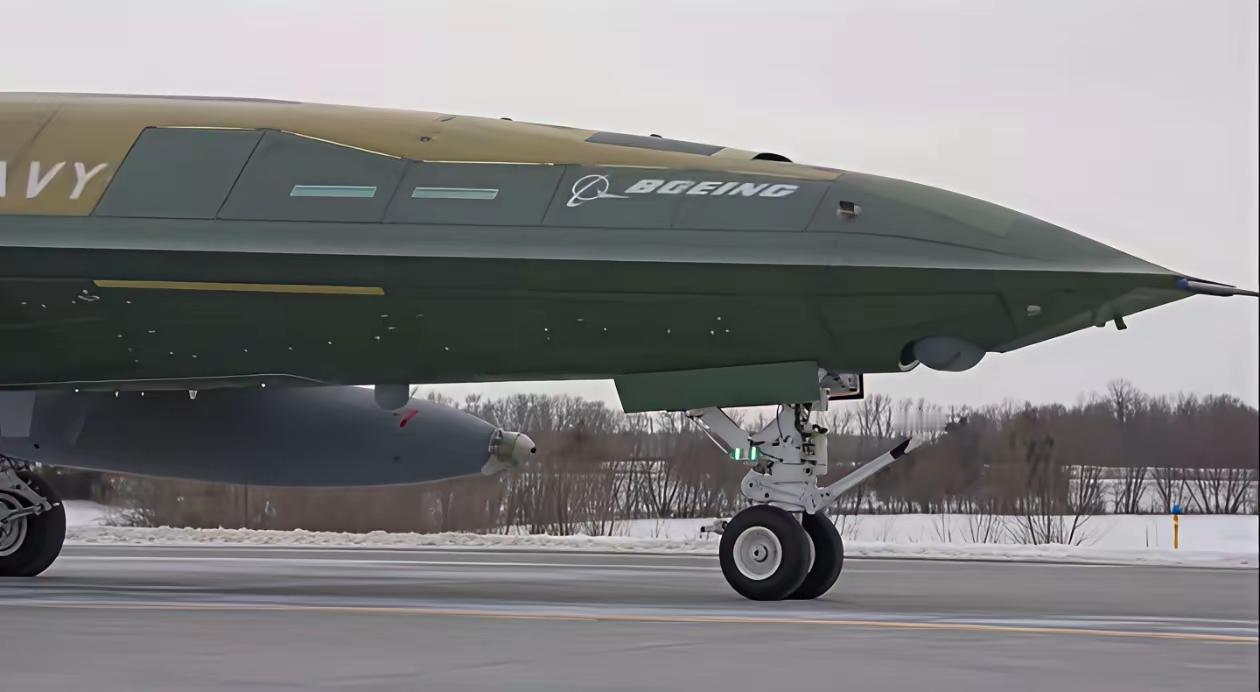 美军主力舰载无人加油机是MQ-25A“黄貂鱼”（Stingray），由波音公