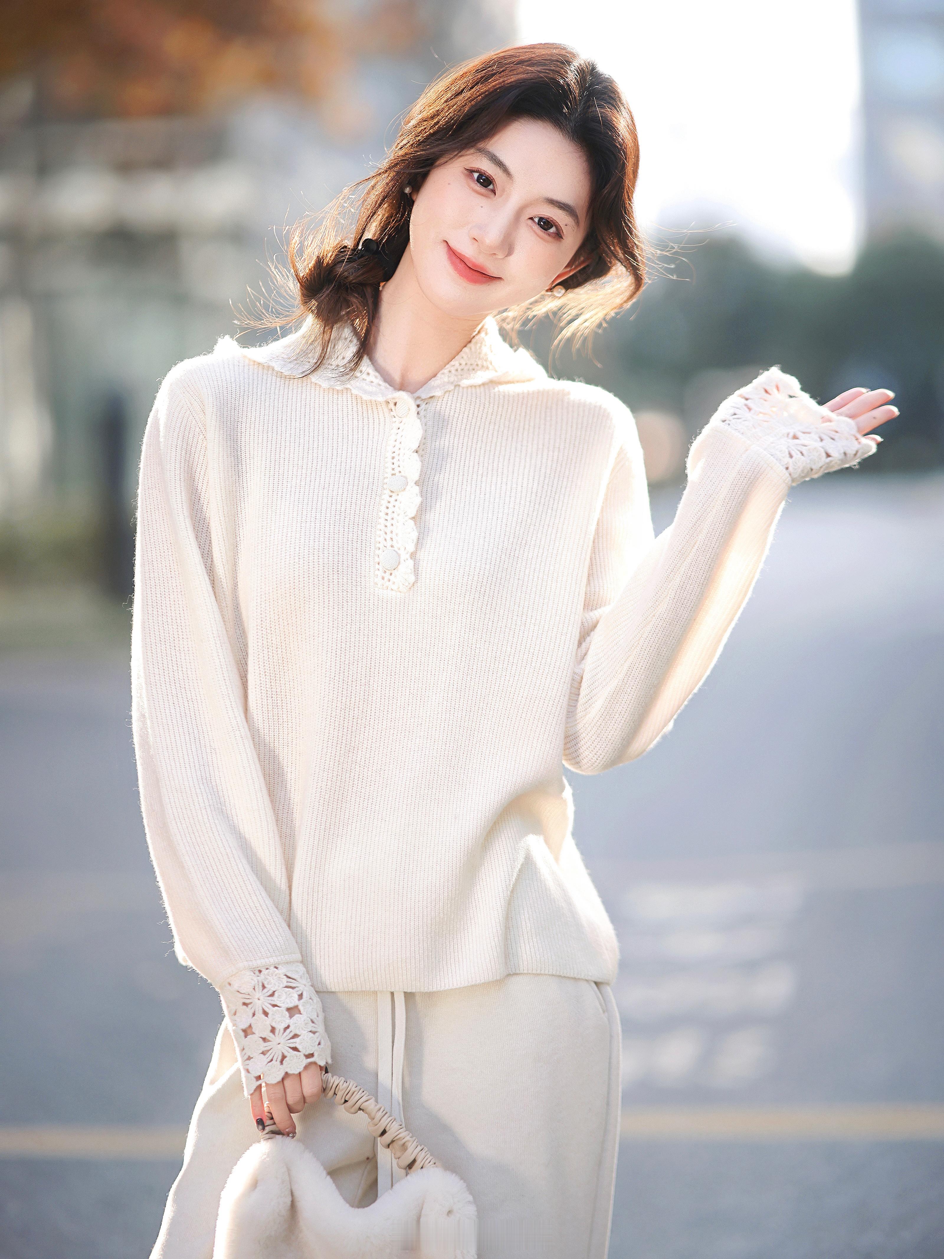 会爱上一万次的羊毛毛衣！软软糯糯的再来点钩花设计点缀温柔精致就问谁会不心动