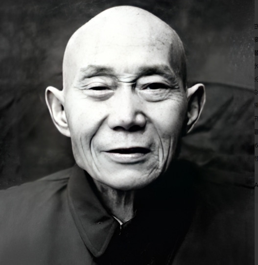 1940年5月，一名地下党投靠了日军，见到日军队长后，他突然他拿出手枪，对着日军