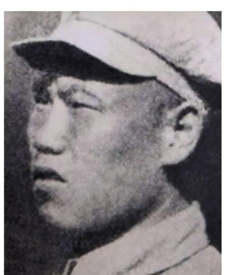 1951年，志愿军担架员给前线送炮弹，到阵地时，发现阵地上的干部全牺牲，只剩15