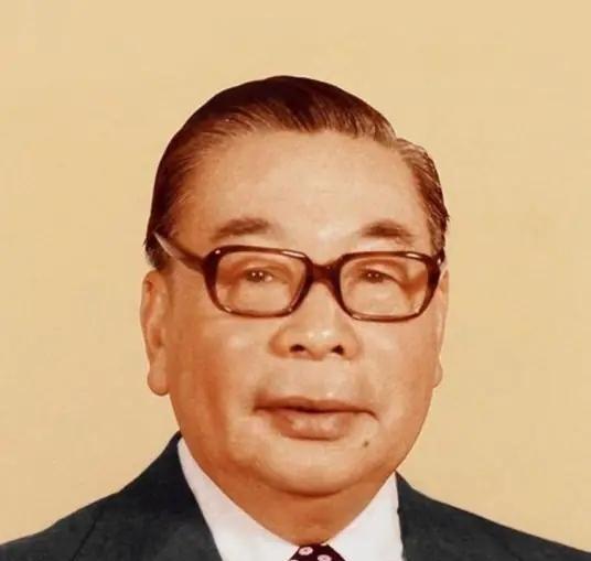 以蒋经国的实力，完全可以将台湾大权交给儿子。1988年，蒋经国逝世，他的