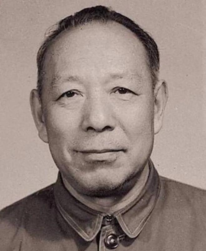 1949年毛主席访问苏联时，斯大林直言：你有位下属对我们苏联人并不怎么在乎？1