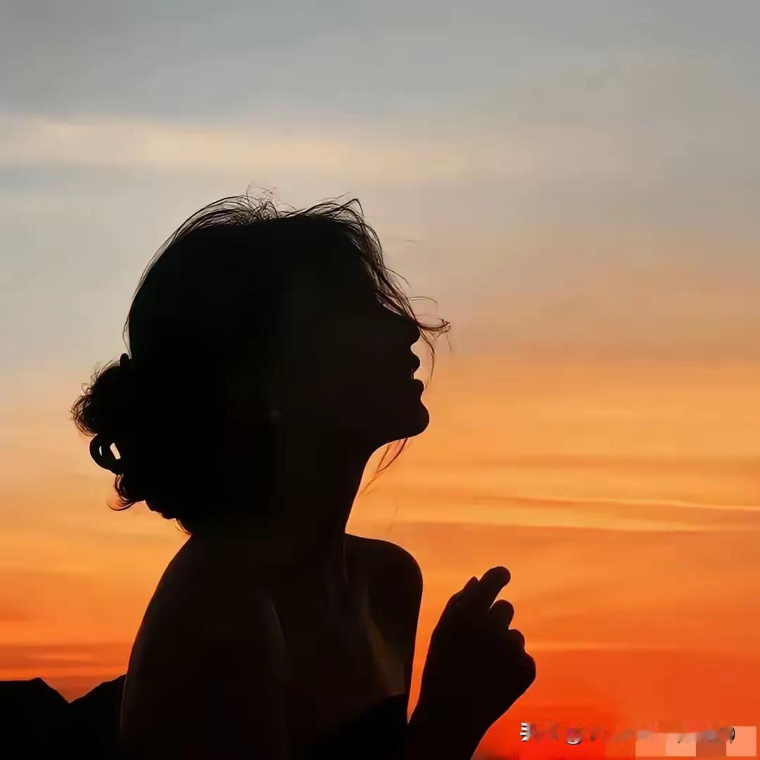 他不常发信息，却总拎着礼物突然出现。从红酒到龙井，从速溶到手冲咖啡，还有各地跑腿