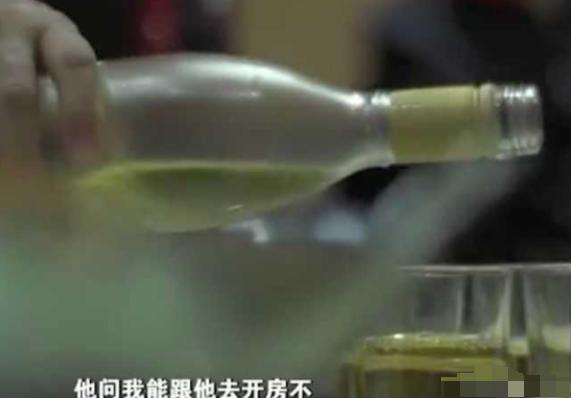河北，一女子被村霸长期胁迫保持不正当关系。当晚，村霸醉酒后翻墙闯入女子家
