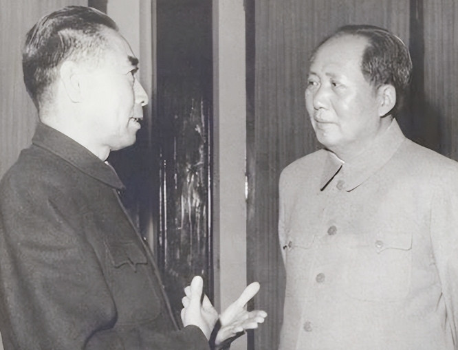 1948年，周总理看见毛主席一直在吃土豆丝，便突然问道：这葱爆羊肉，是不是有点膻