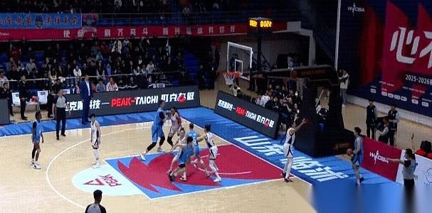 山东女篮这赛季花的钱，据说能砸出个大坑。阵容豪华到什么程度？最低目标都是四强，