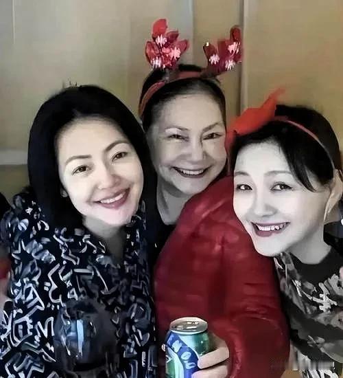 大S捐款做善事却被自家妹妹和妈联合搞事情，这事怎么看都不对最近网上吵翻天的事，
