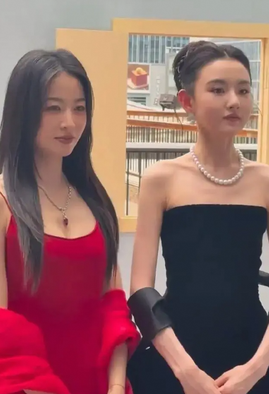 宋祖儿周雨彤活动同框性感撩人还超亲和