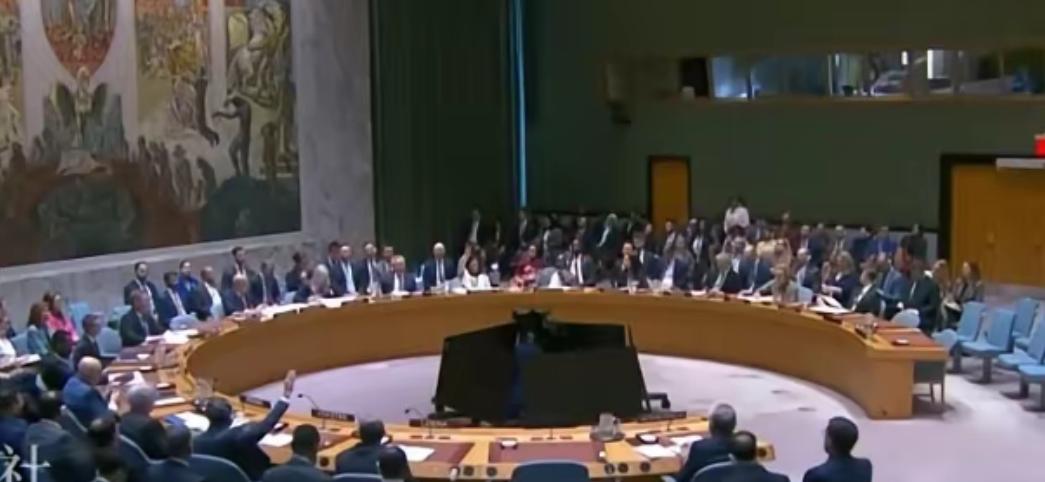 11个国家齐刷刷举手赞成，美英法更是把票投得理直气壮，眼看一份针对霍尔木兹海峡的