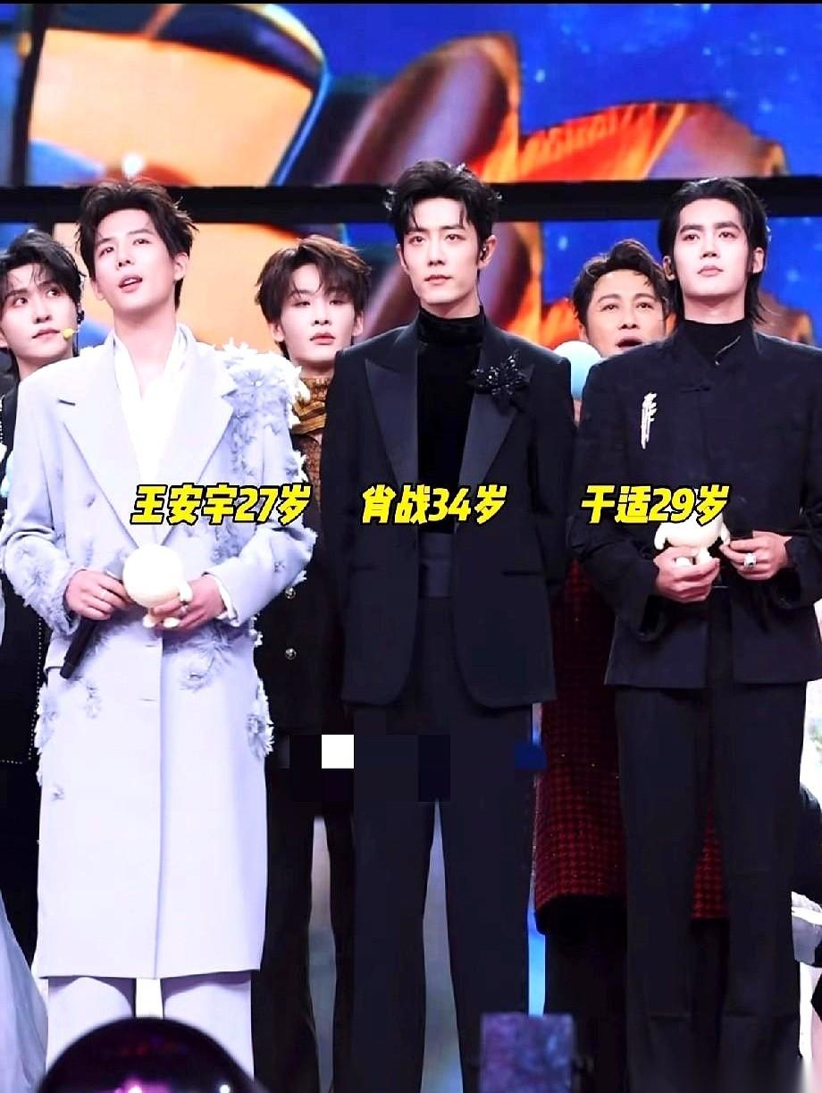 关于肖战那只红色定制话筒，圈里有个不成文的规矩：除了他自己，谁都不能碰。可就在