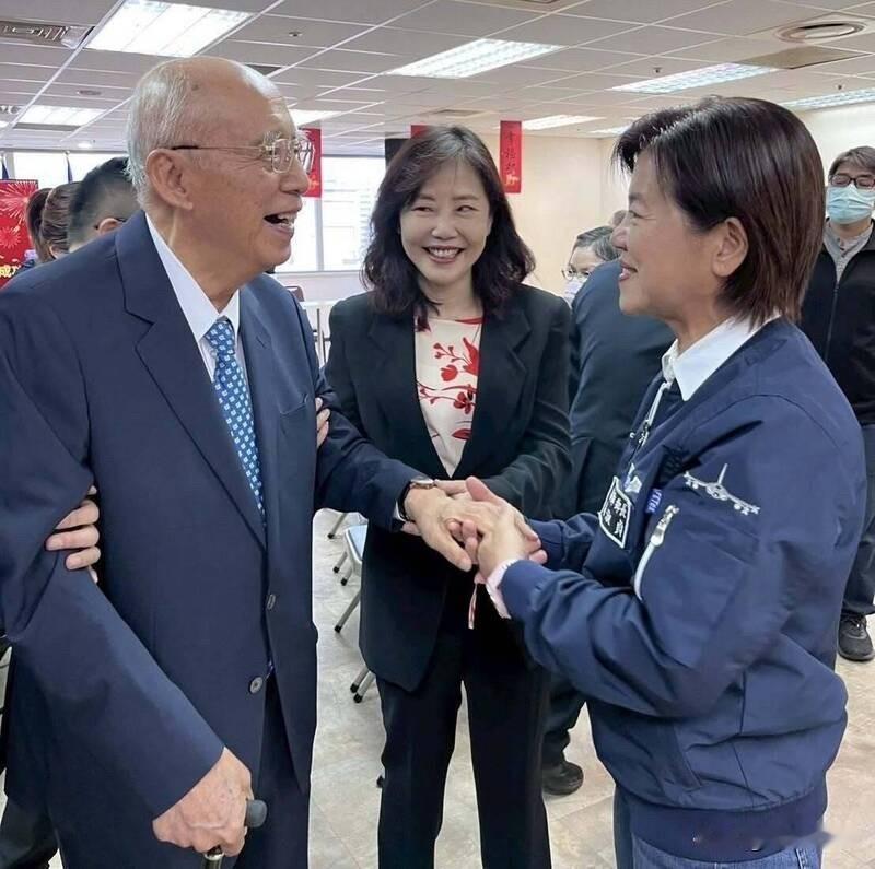 尹乃菁大小眼？国民党文传会副主委尹乃菁于2月1日入职，2月4日首度参加国民党