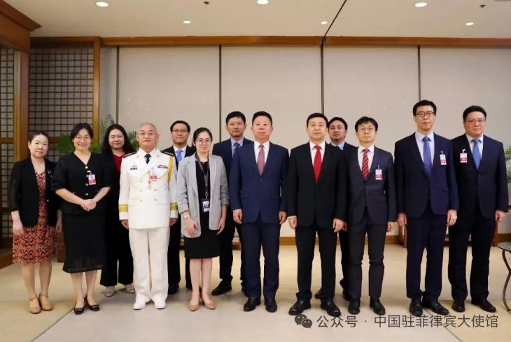 我们使馆12人要留一起留，要走一起走！1月28日，中国驻菲律宾大使