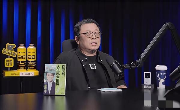 老罗总是能采访到各类奇葩人等。