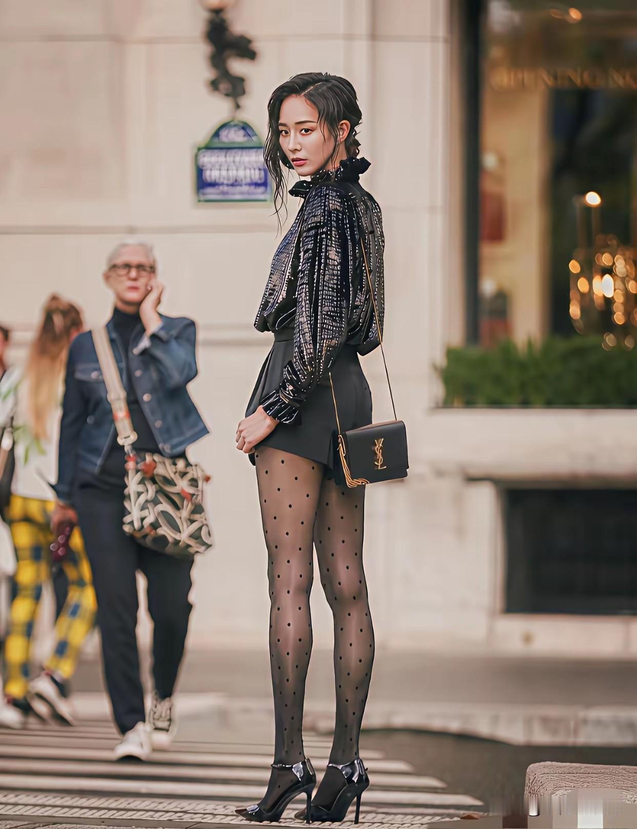 太性感了，女演员里也少有的身材！女人一定要注意自己的身材，身材比颜值重要太多了