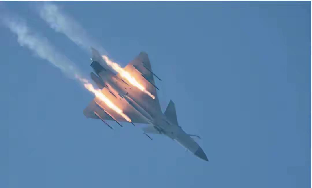 5.7空战中有四大因素导致阿三大败：1、PL-15官宣射程145公里，阿三对于