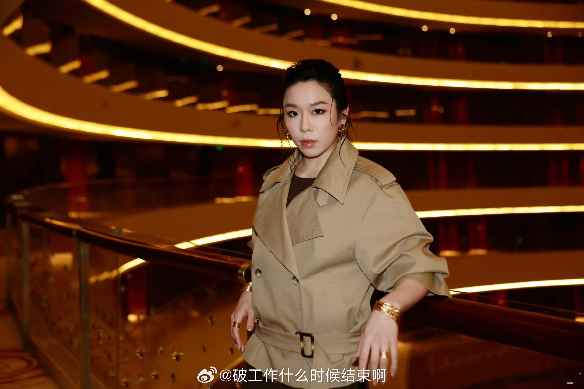 📢贾一凡说别拦着我赚米🙌🏻：“姐就得有姐范儿！哥就得有哥味儿！生命力加满的