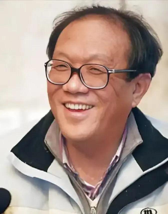 2010年，作家史铁生突发脑溢血，医生问他的妻子陈希米：“救不救？”没想到陈希米