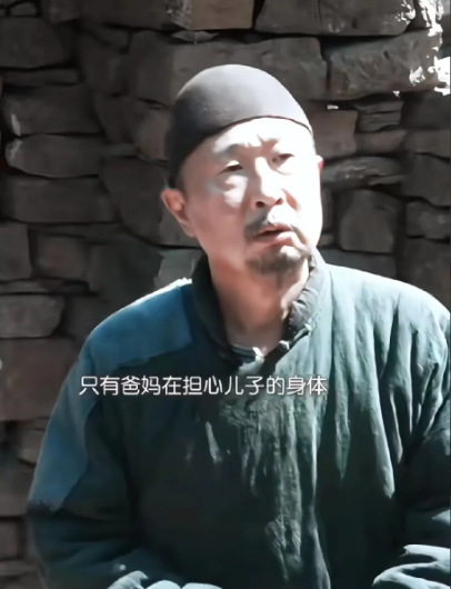 看《生万物》里的封二，真得说句实在话——这人虽有点小抠，嘴上也不饶人，可心里