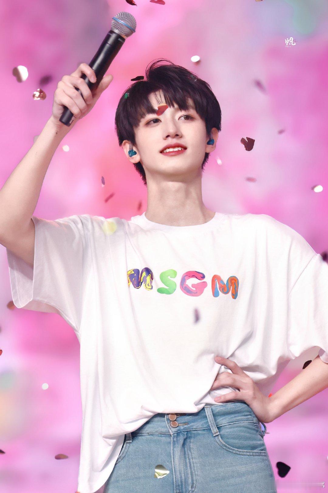 登陆少年文明观演通知只期待登陆少年唯一c位队长兼051朱志鑫，宝宝我们黄海见！！
