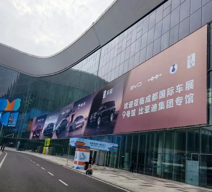 万万想不到！2026成都国际车展:1、理想李想去了9号馆摸比亚迪2、奔驰
