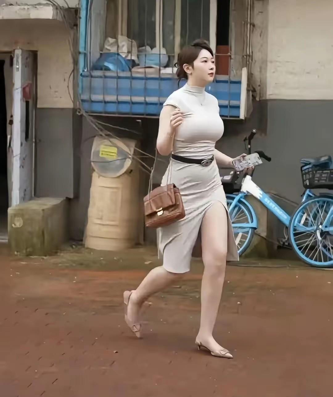 男人都喜欢漂亮的女孩，但是找老婆真的不能找太漂亮！二哥去年娶了嫂子以后肠子都悔青