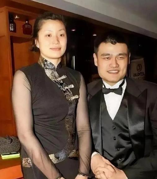2007年叶莉嫁给姚明后，有人问叶莉：“嫁给身高2米26，体重400多斤的姚明是