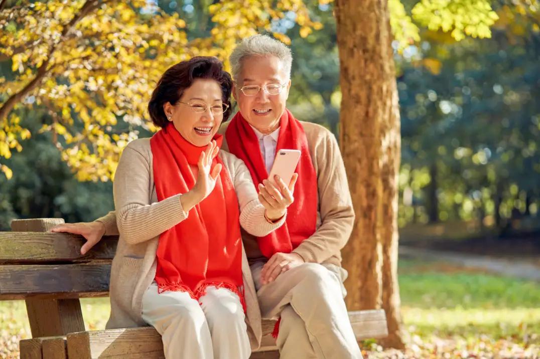 晚年被算命先生盖章“上等命”的6个特征，中了3条以上，基本躺赢80岁！算命摊