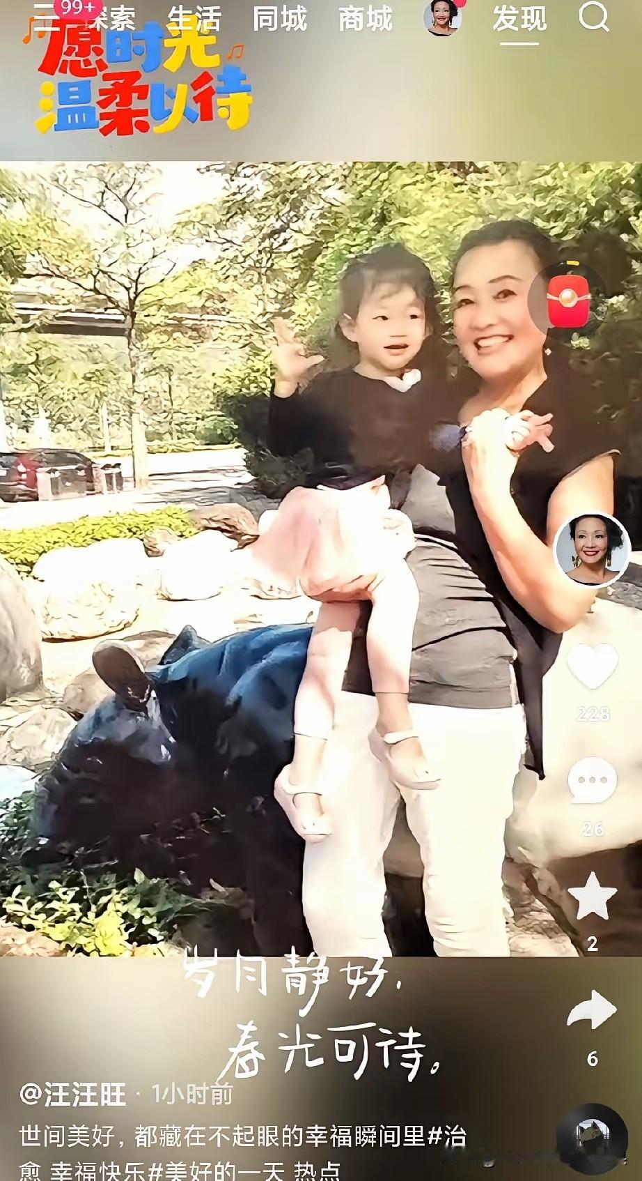 看一下张兰变聪明了，补嗮小灵儿和小月儿现在的照片啦，在小时候，小霖儿和小月儿和她