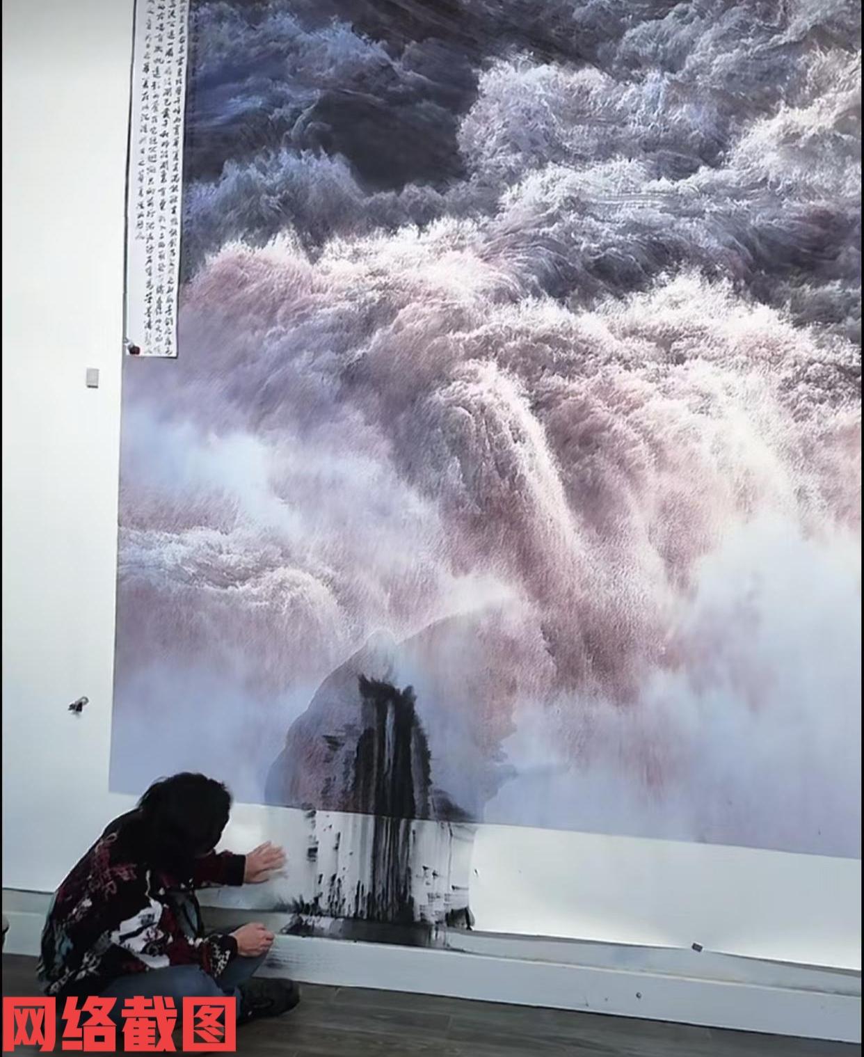 有一大画家在自己完工的画作后出现意外。原来在这位画家完工自己满意的画作后，不