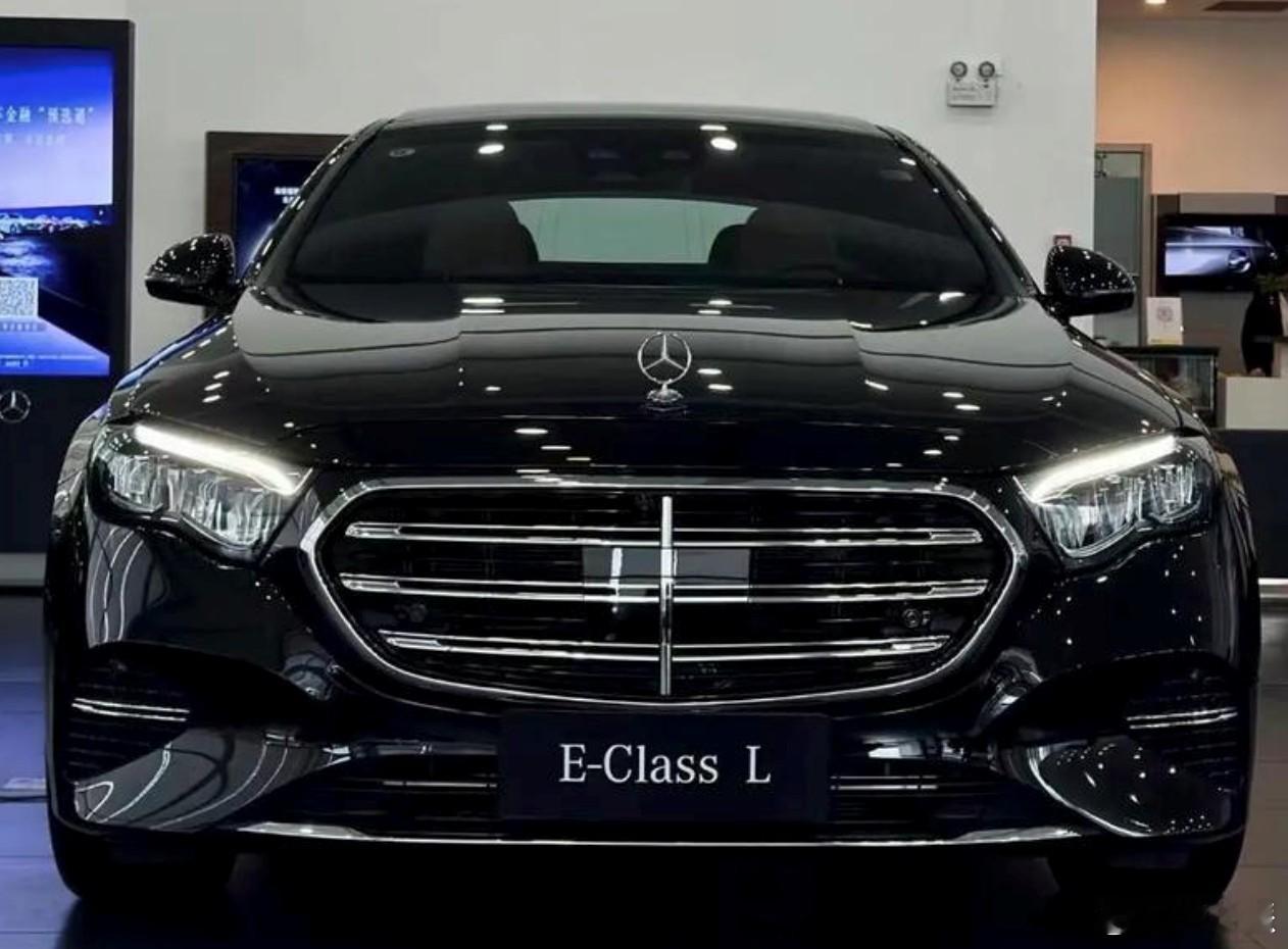 新款奔驰E级等车型开放自定义选项，锁车时门把手可不缩回，保持与车身齐平，解决了隐