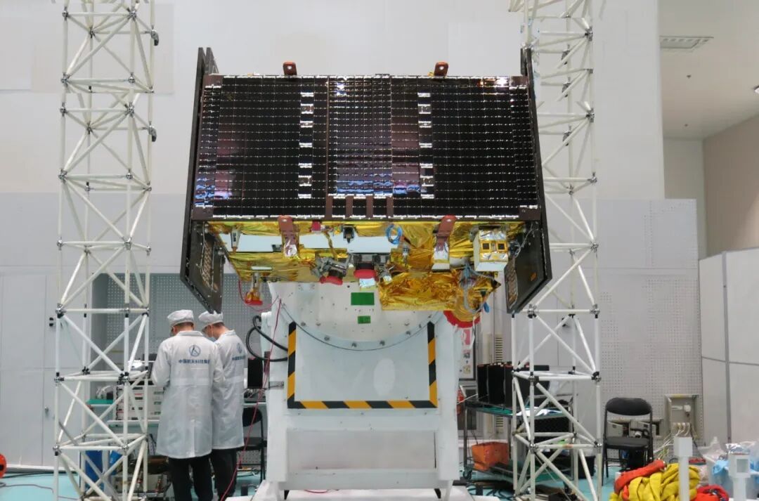 【全国首个商业空间碎片监测专用星座首发星出征】2026年6月16日上午，在位于梁