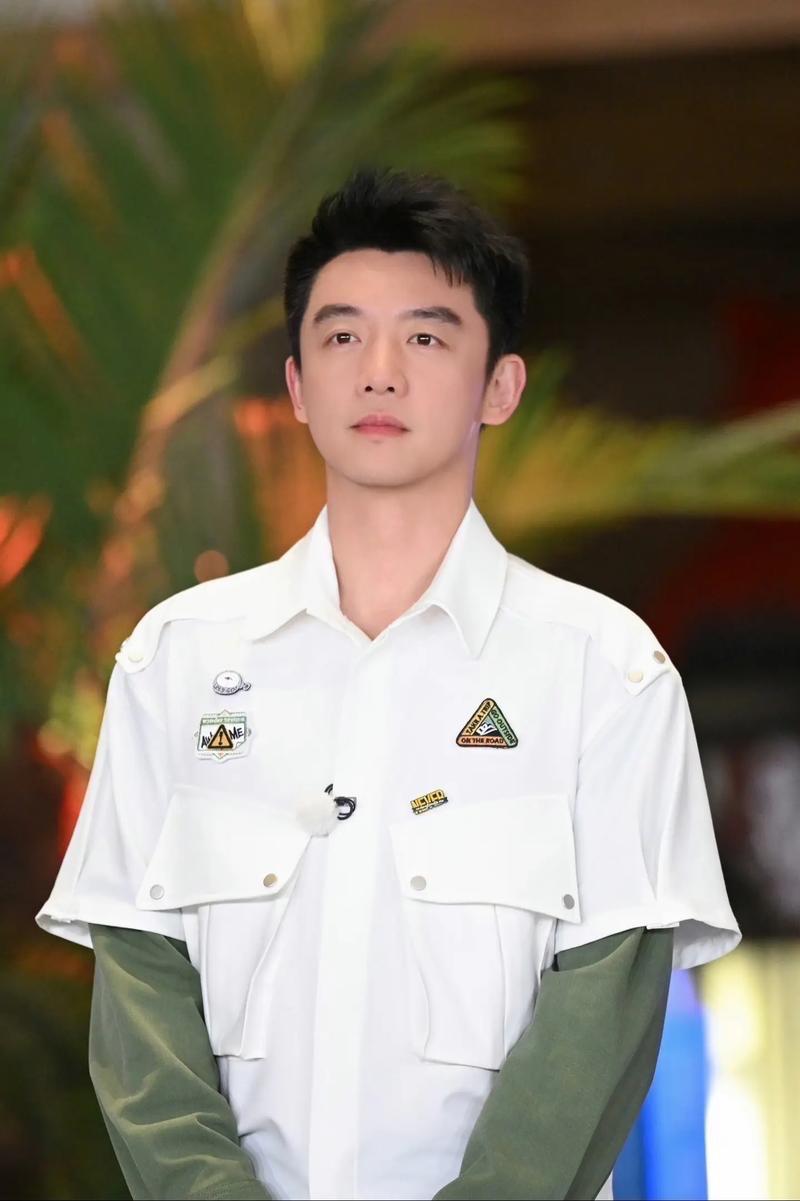 苗苗想把妹妹介绍给张云龙，不停撮合，张云龙拒绝，说：我不靠谱，放过你的妹妹。张云
