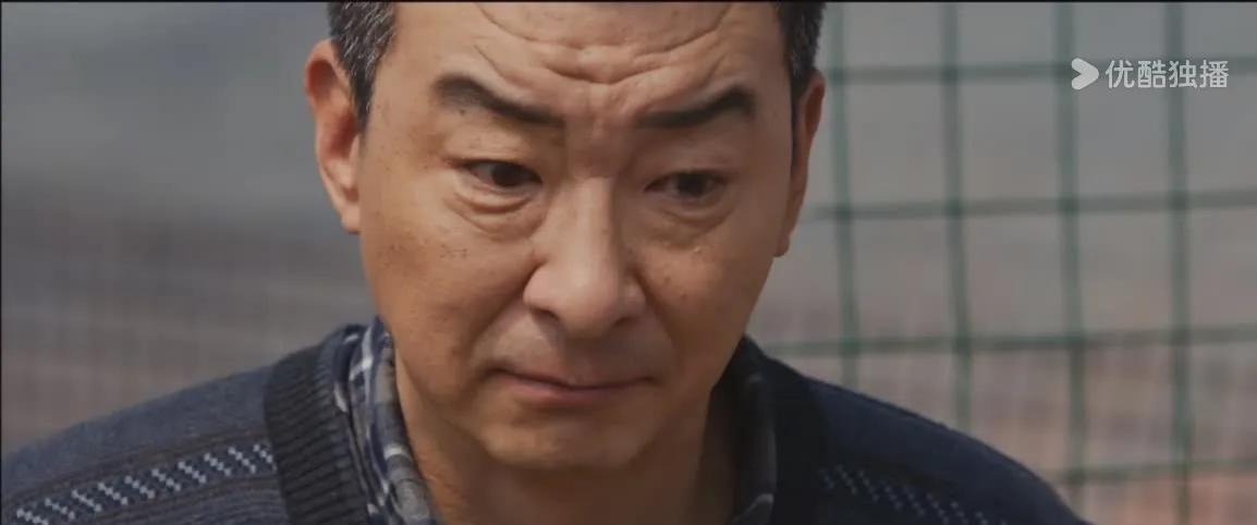 《以法之名》这个剧情把人看笑了！价值八十万的金条藏在鸡窝就算了，还安几个摄像头日
