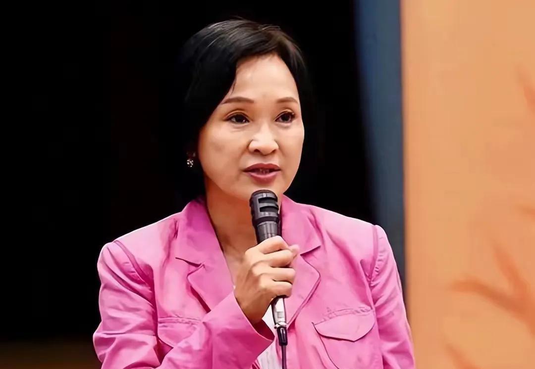 柯志恩大言不惭地在赵少康的节目中谈台湾的“民主与自由”，完全缺乏对大陆的认知，竟