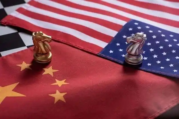 中国一旦跟美国展开谈判，就陷入非常被动的境地，让特朗普赢一手先手棋。他多次竞选成