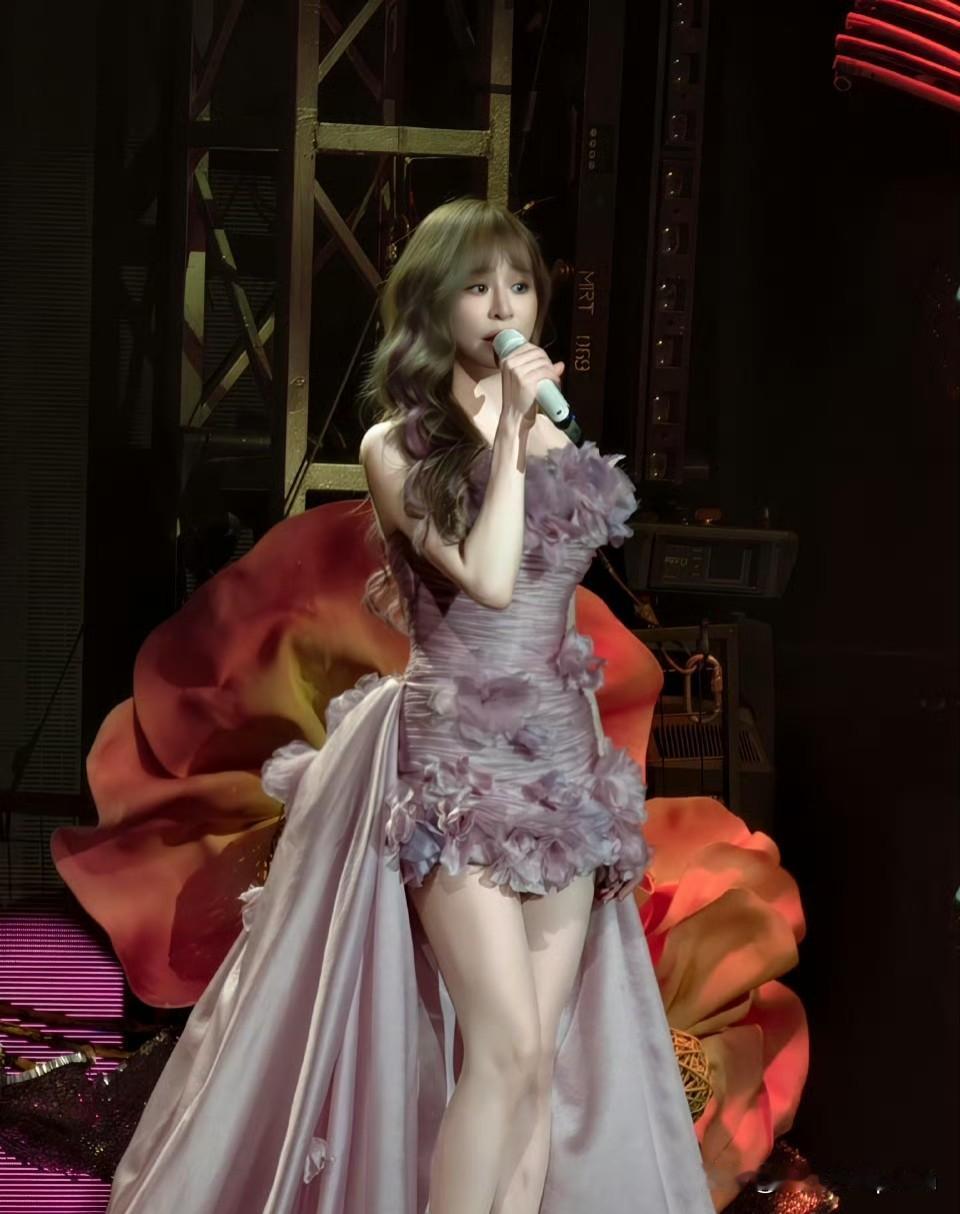 救命啊，王心凌这哪是40+的姐姐啊，明明还是甜妹啊🍬王心凌不愧是甜心教主啊